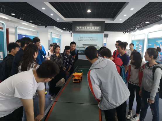 1558424461710652.png 1111606.png